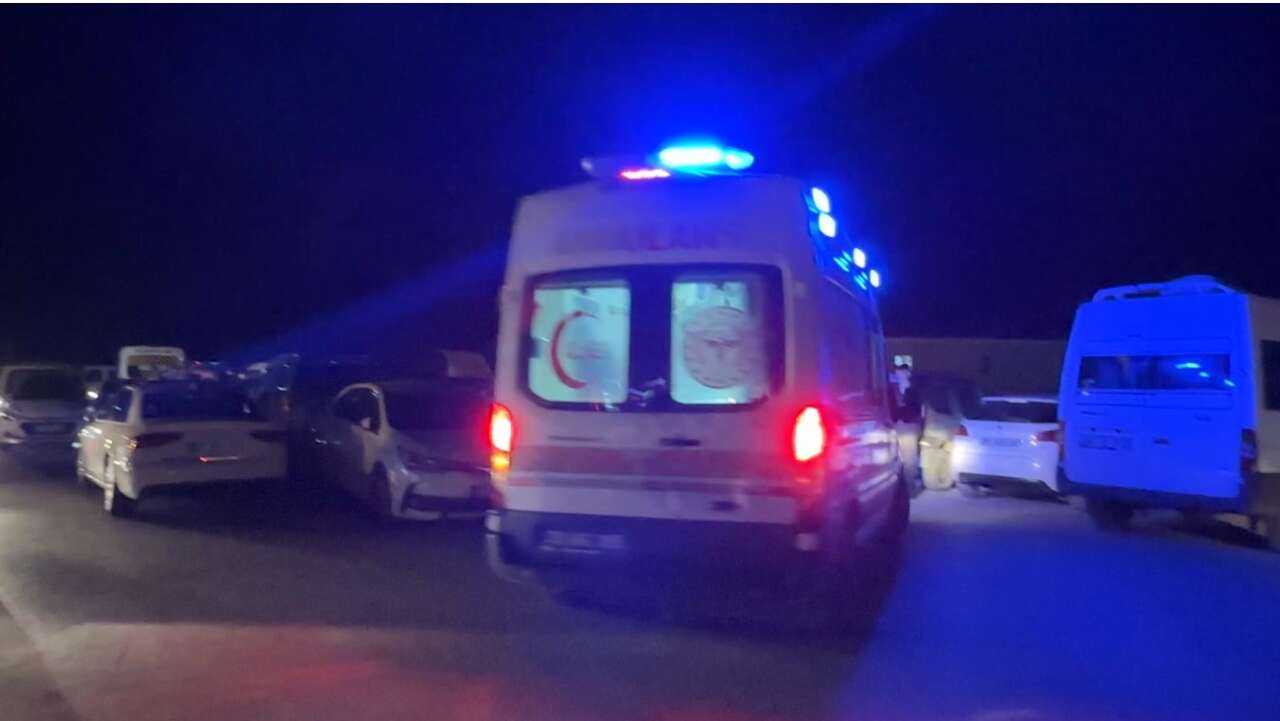 Seyir halindeki otomobilde yangın! Baba ve 2 çocuğu alevlerin arasında kaldı 2